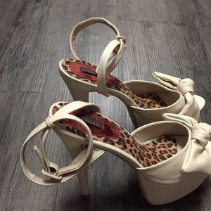 Cream platform heels 6”